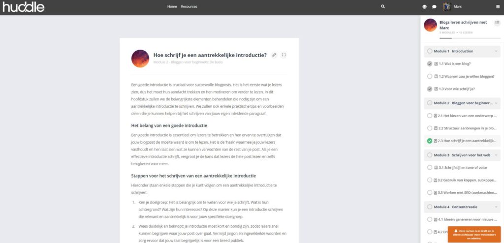 Op deze foto zie je hoe je een cursus kunt maken met huddle